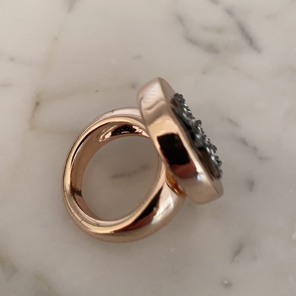 FOREVER 21 Starburst Signet Ring - Picture 4 of 4